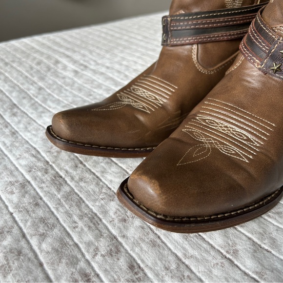 Crush™ by Durango® Women's Western Boot with Accessory (Brown Khaki, 7.5) - Picture 4 of 5